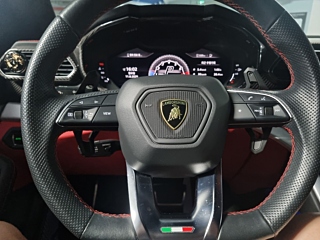 LAMBORGHINI URUS 2021