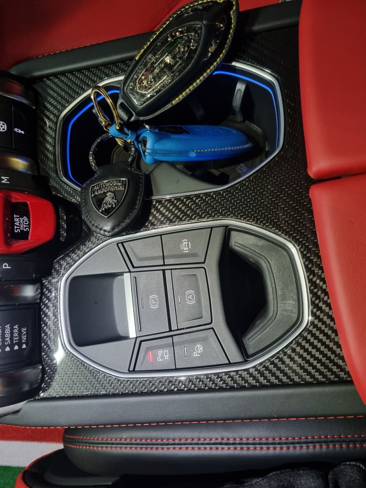 LAMBORGHINI URUS 2021