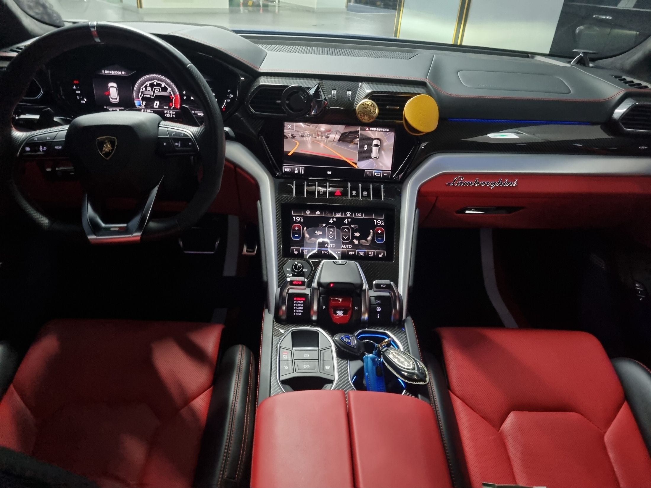 LAMBORGHINI URUS 2021