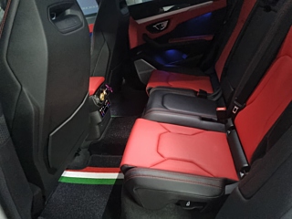 LAMBORGHINI URUS 2021