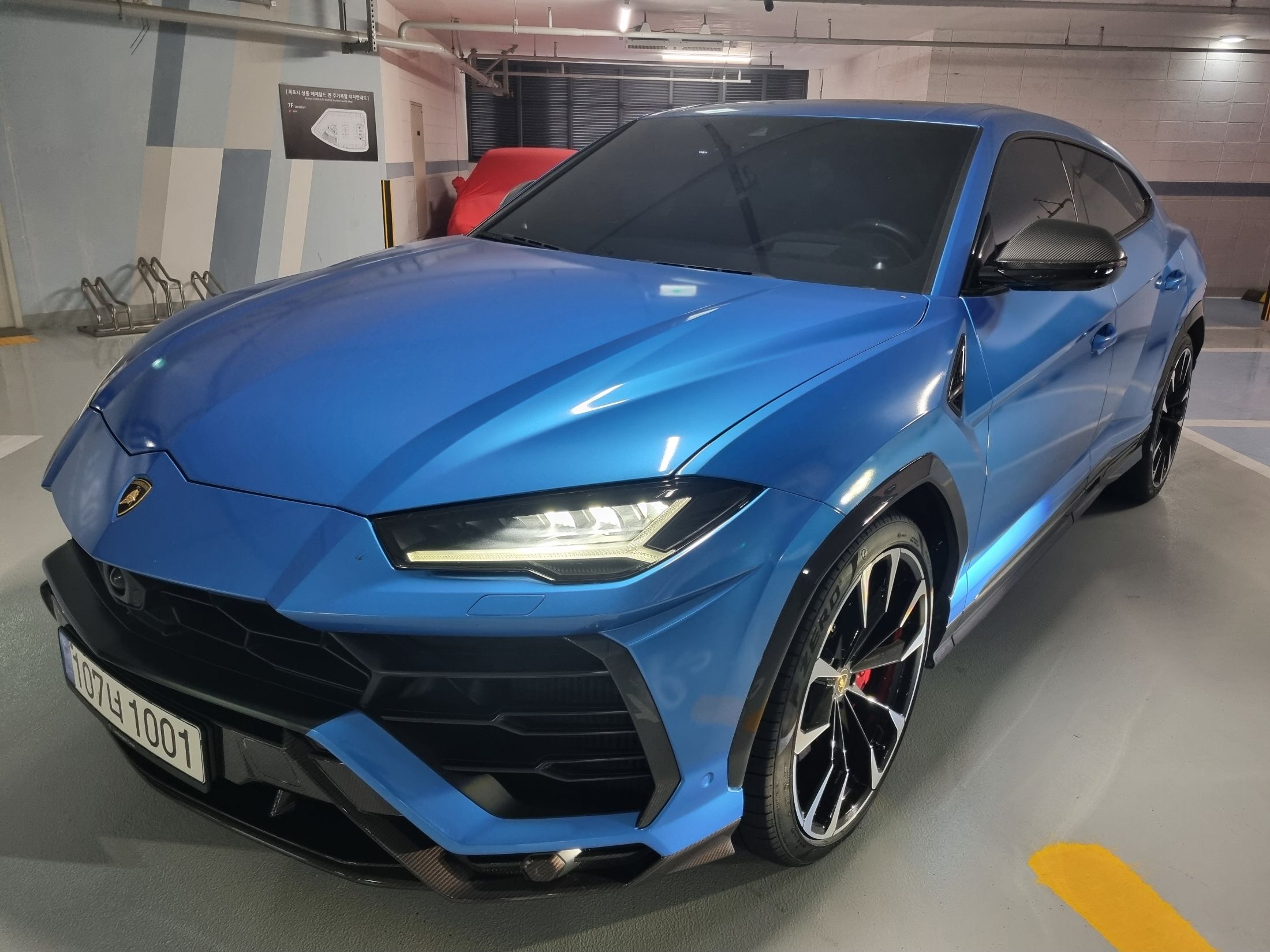 LAMBORGHINI URUS 2021