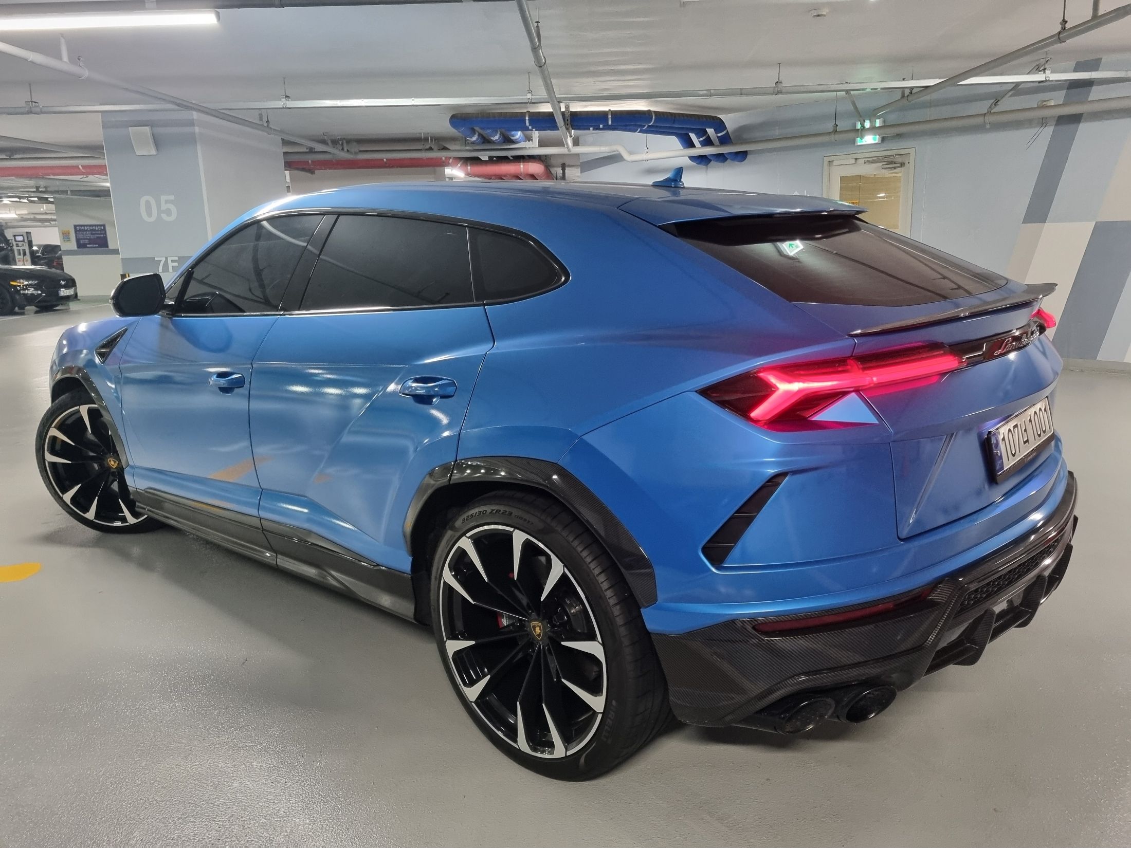 LAMBORGHINI URUS 2021