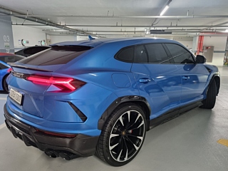 LAMBORGHINI URUS 2021
