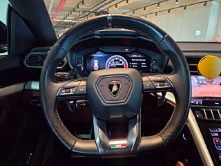 LAMBORGHINI URUS 2019