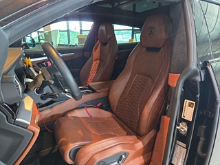 LAMBORGHINI URUS 2019