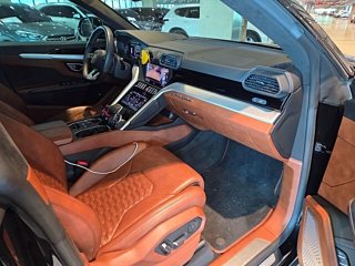 LAMBORGHINI URUS 2019