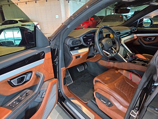 LAMBORGHINI URUS 2019