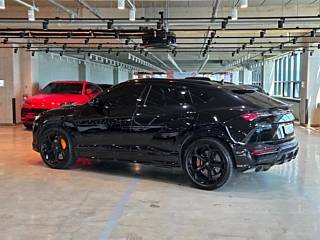 LAMBORGHINI URUS 2019