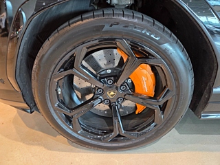 LAMBORGHINI URUS 2019