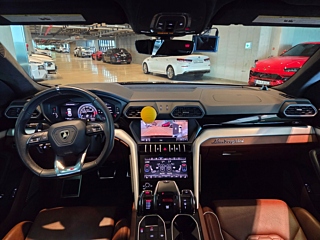 LAMBORGHINI URUS 2019