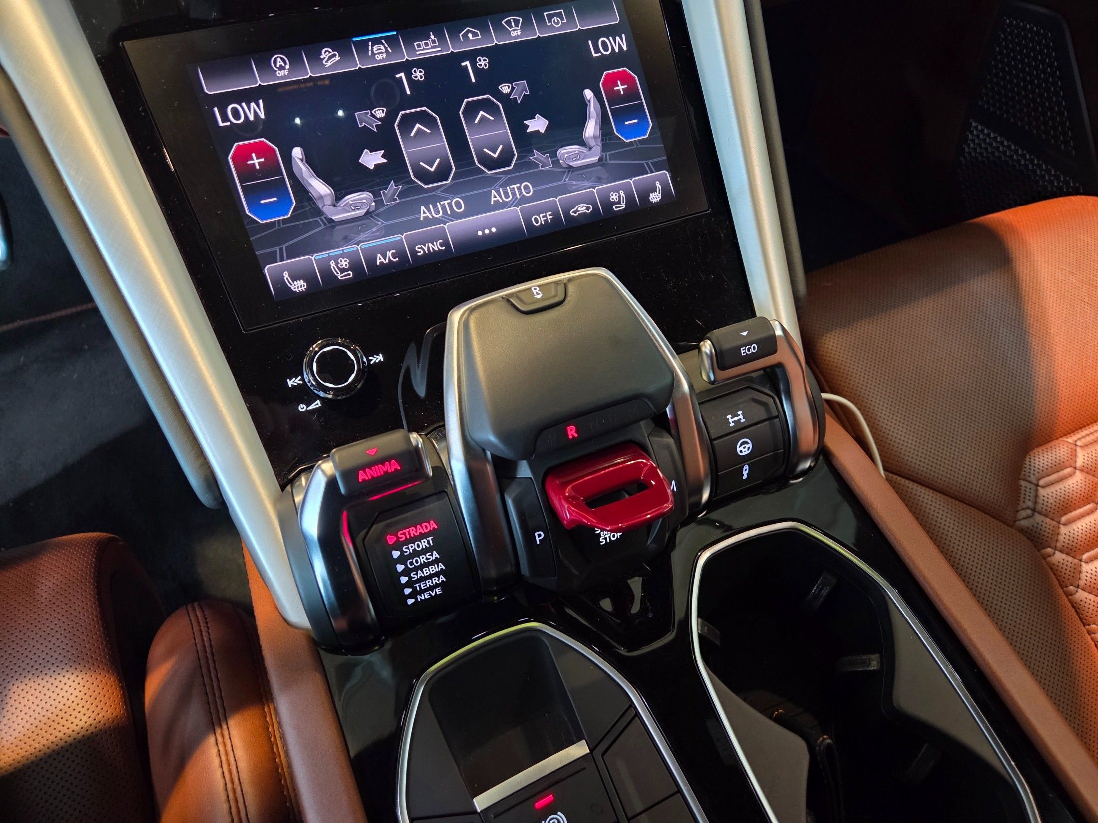 LAMBORGHINI URUS 2019