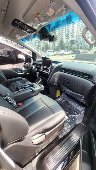 HYUNDAI STARIA  4WD Tourer 9 Seater 2025