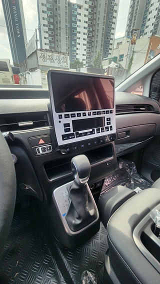 HYUNDAI STARIA  4WD Tourer 9 Seater 2025