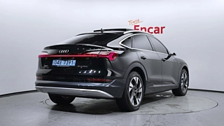 AUDI E-TRON 2022