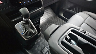 HYUNDAI STARIA 2025