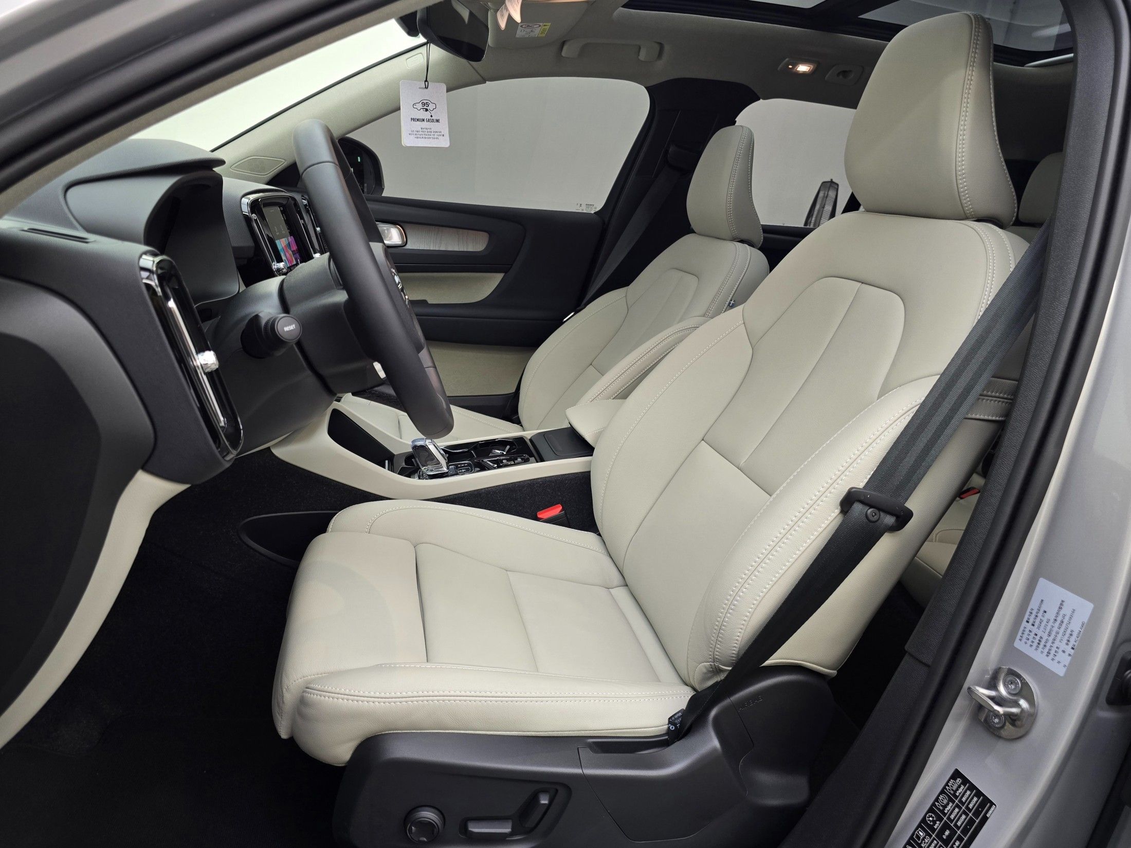 VOLVO XC40 2024