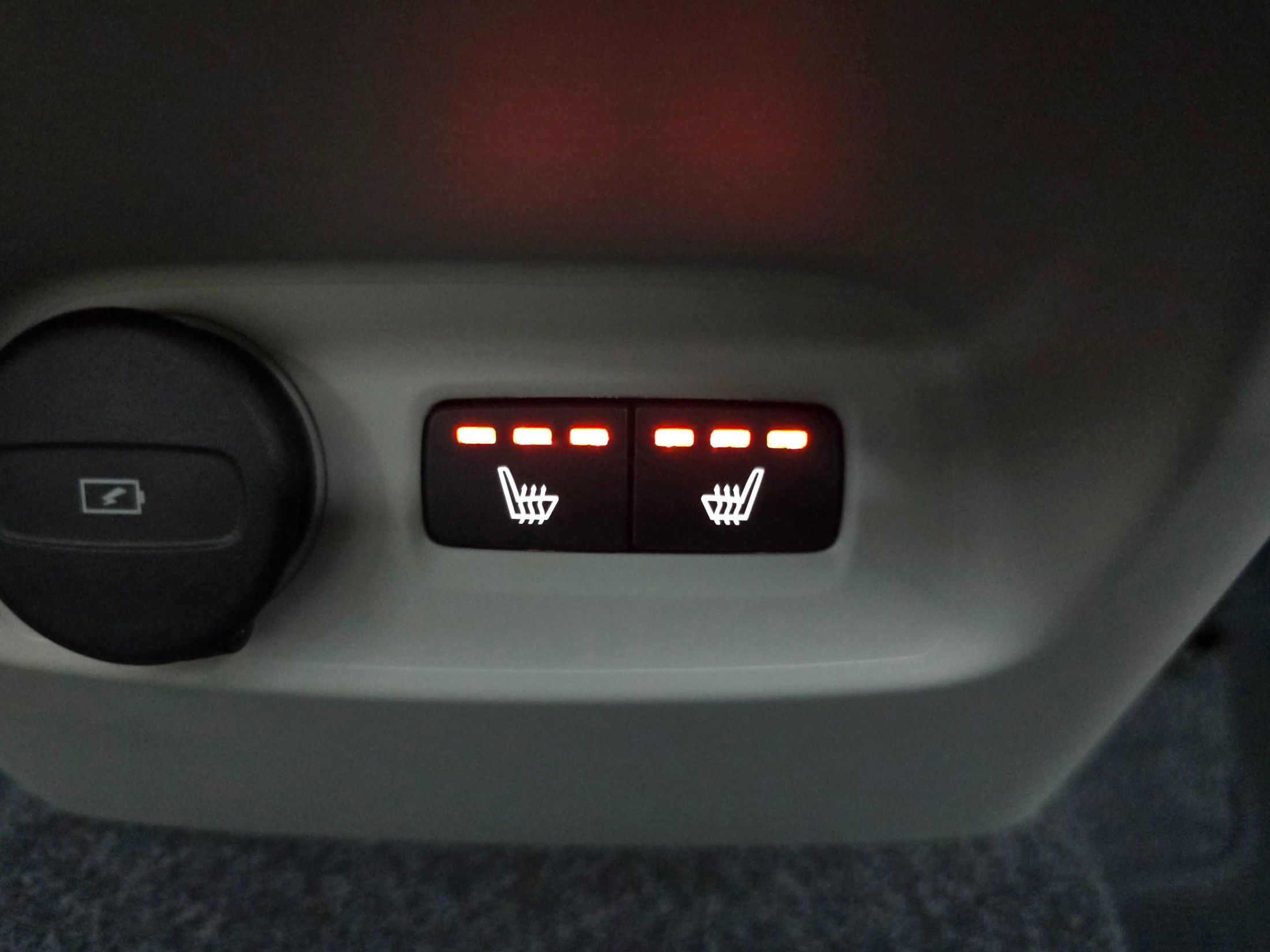 VOLVO XC40 2024