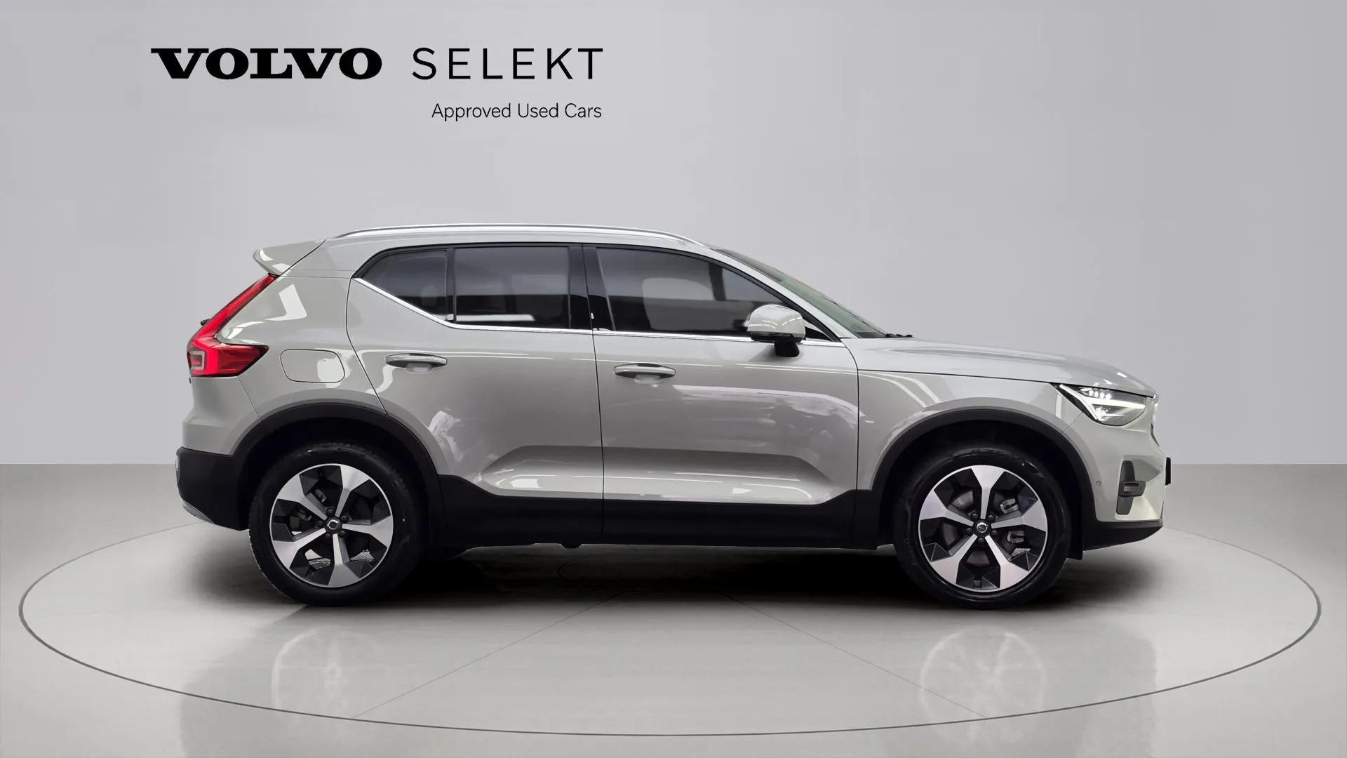 VOLVO XC40 2024