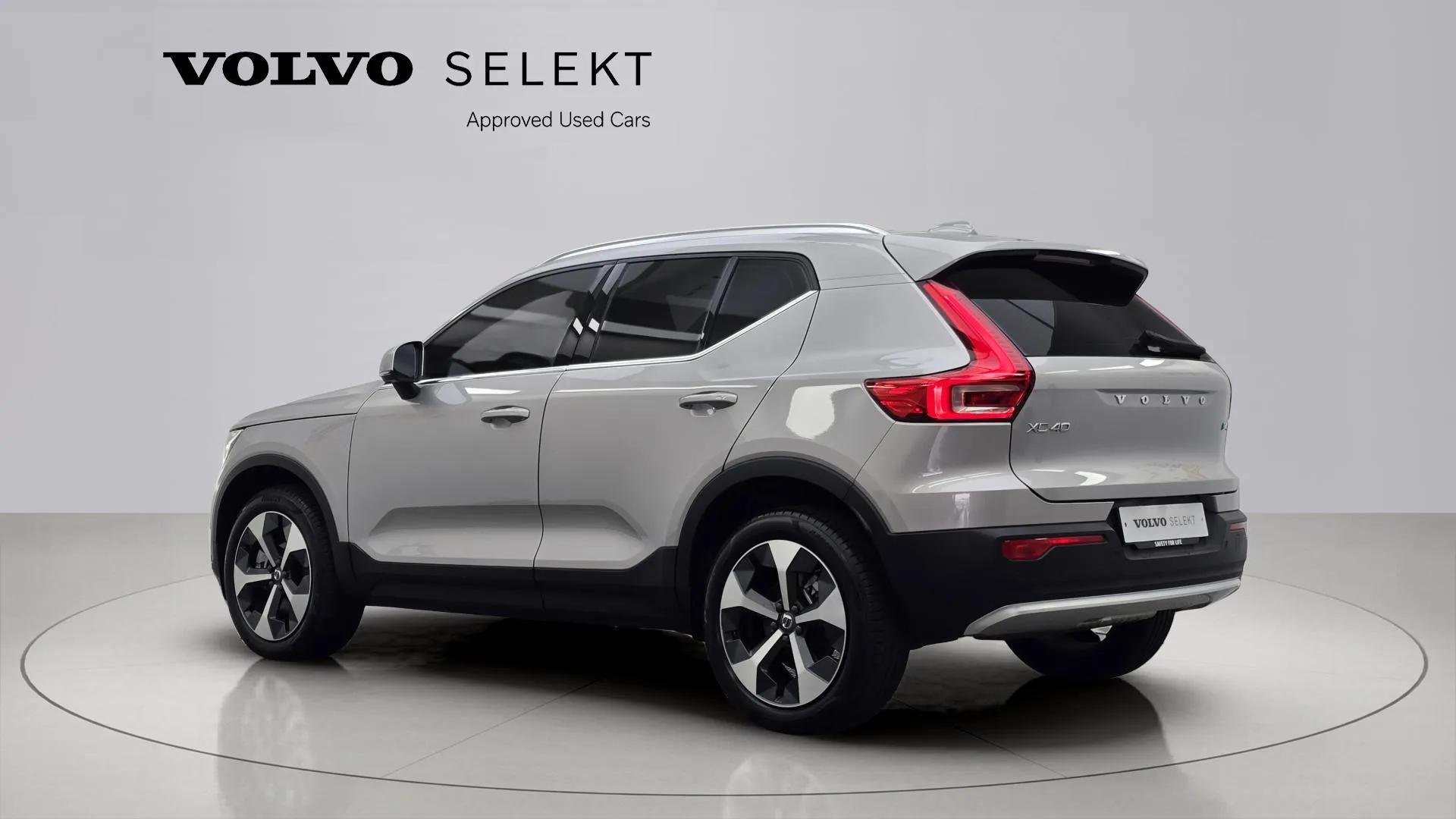VOLVO XC40 2024