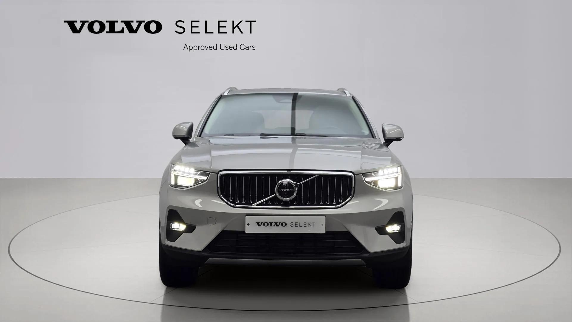 VOLVO XC40 2024