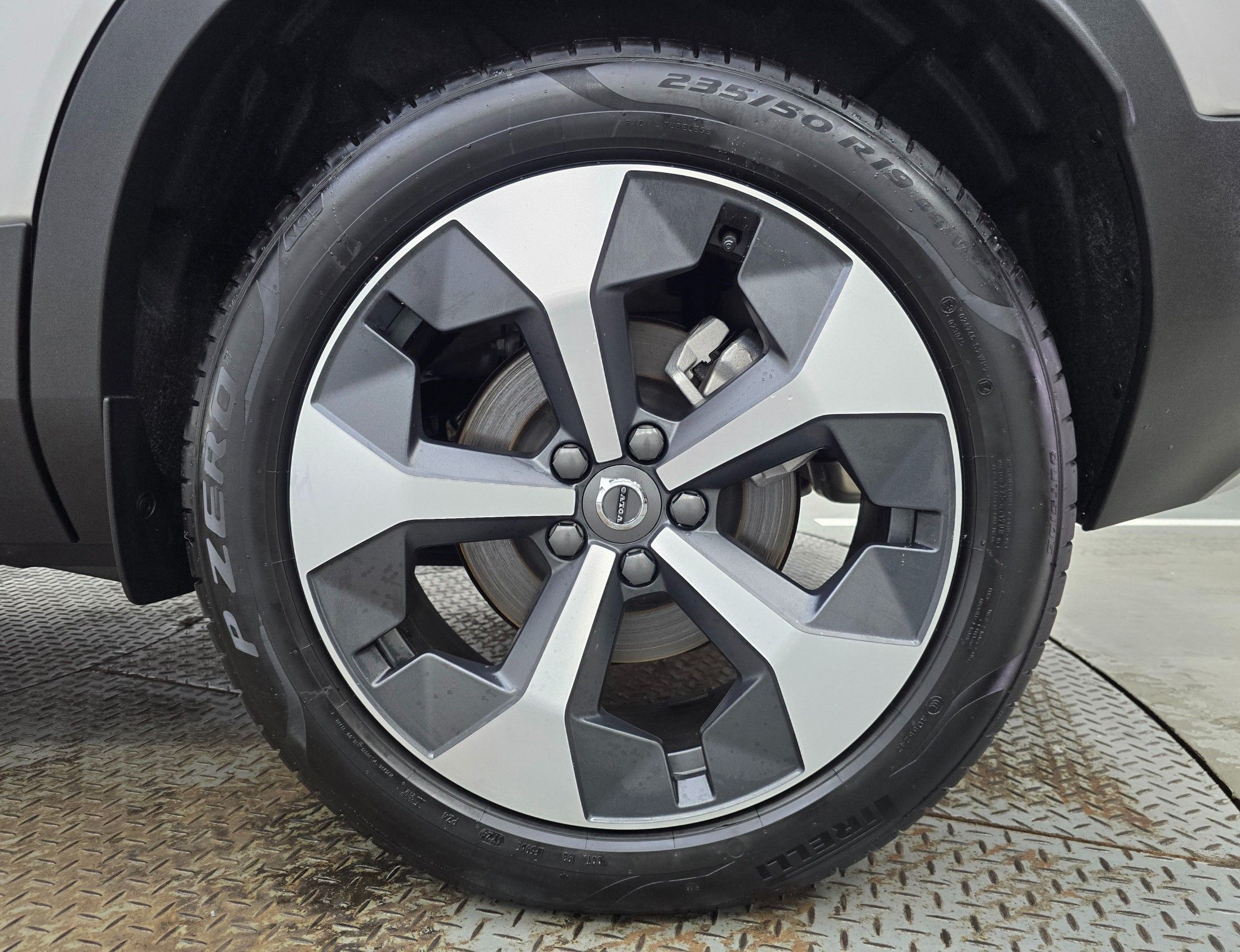 VOLVO XC40 2024
