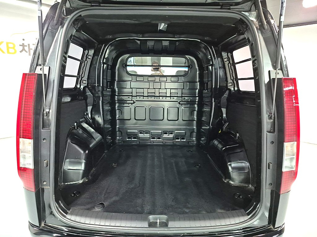 HYUNDAI STARIA 2022