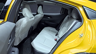 TOYOTA PRIUS  5 GENERATION 2.0 XLE 2024