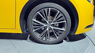 TOYOTA PRIUS  5 GENERATION 2.0 XLE 2024