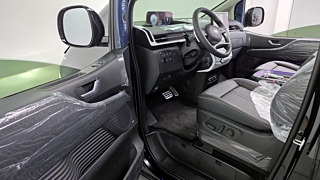 HYUNDAI STARIA 2025