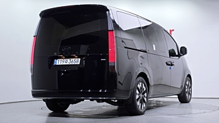 HYUNDAI STARIA 2025