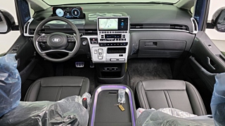 HYUNDAI STARIA 2025
