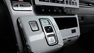 HYUNDAI STARIA 2025
