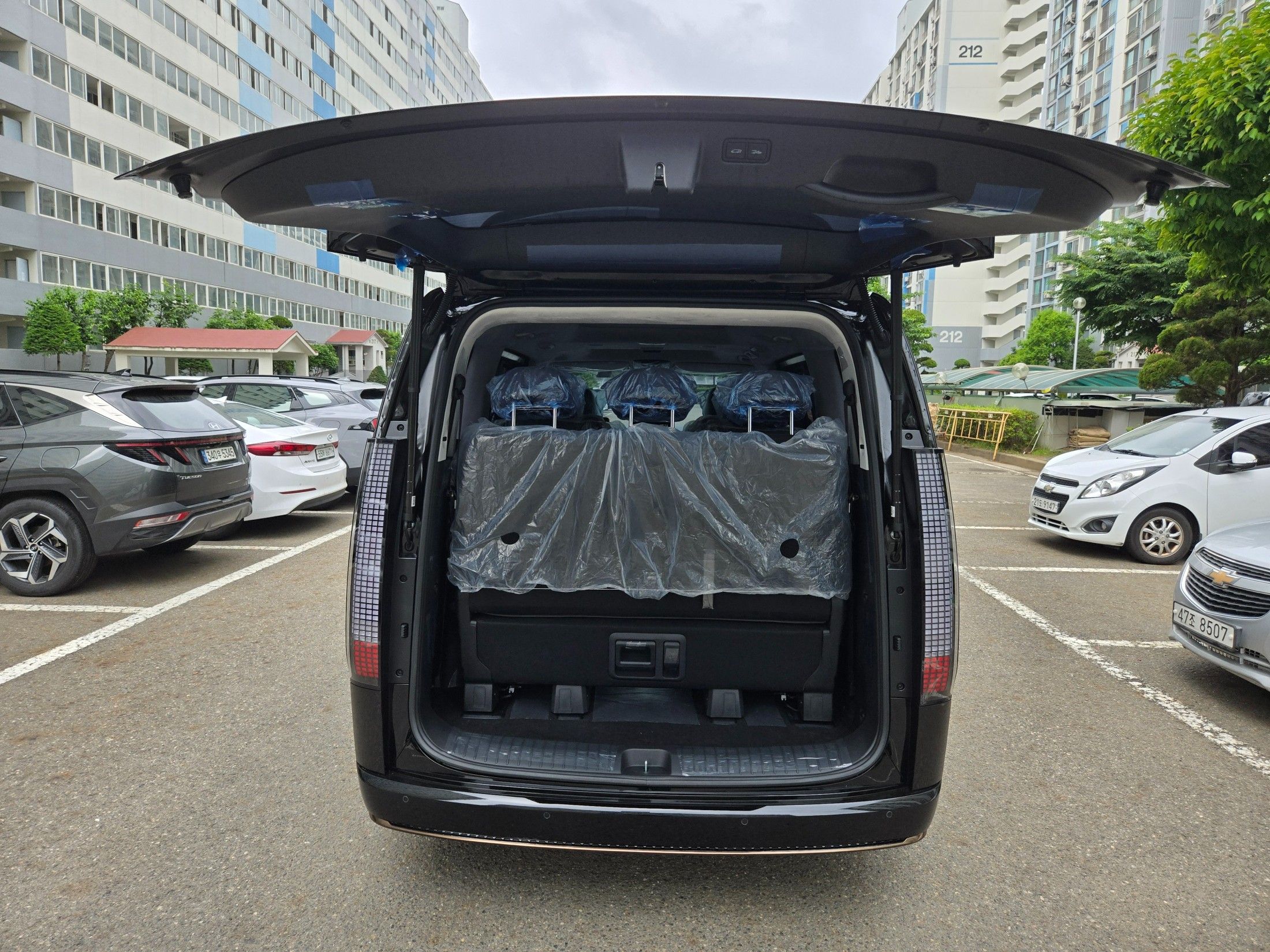 HYUNDAI STARIA