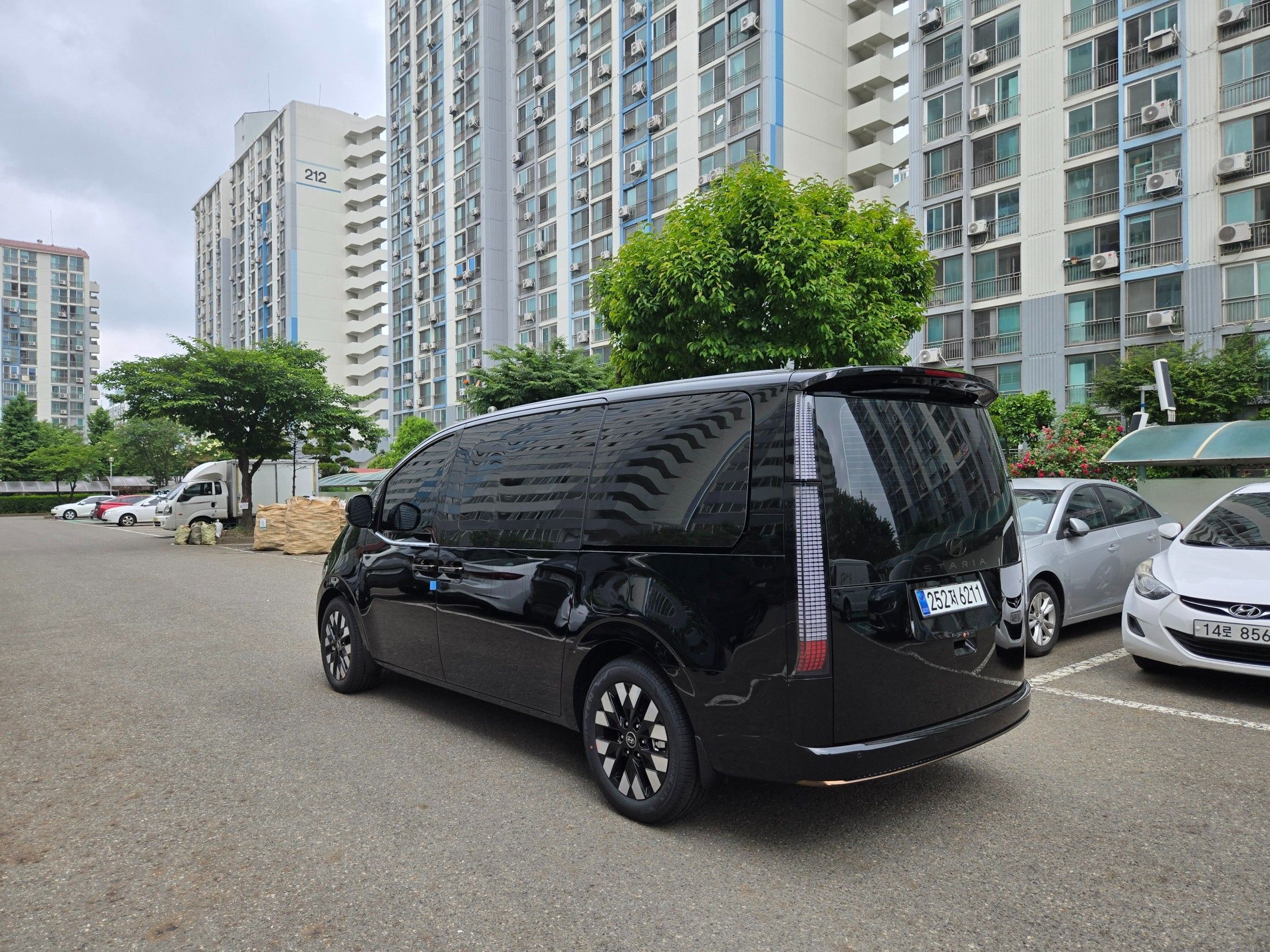HYUNDAI STARIA