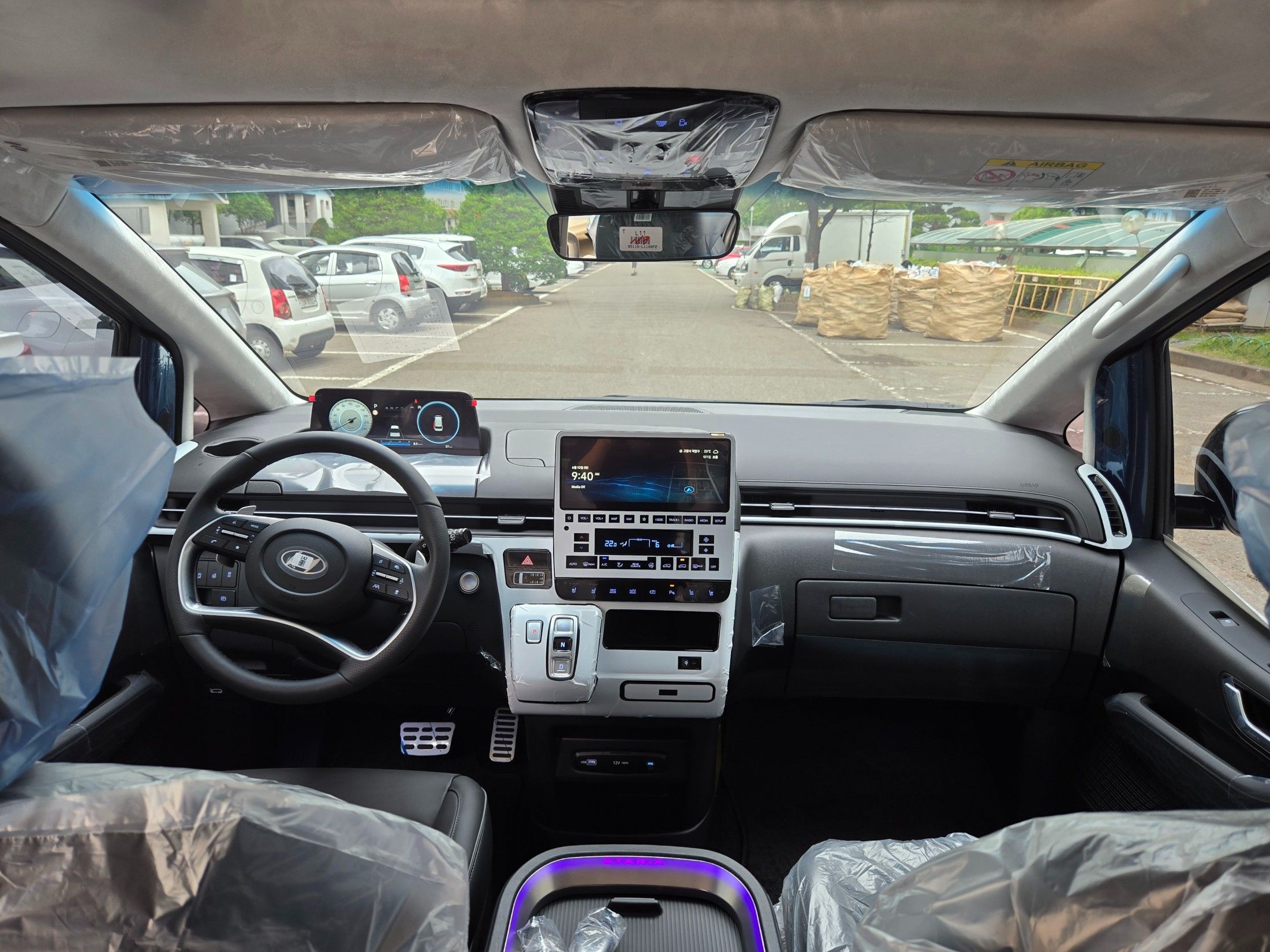 HYUNDAI STARIA
