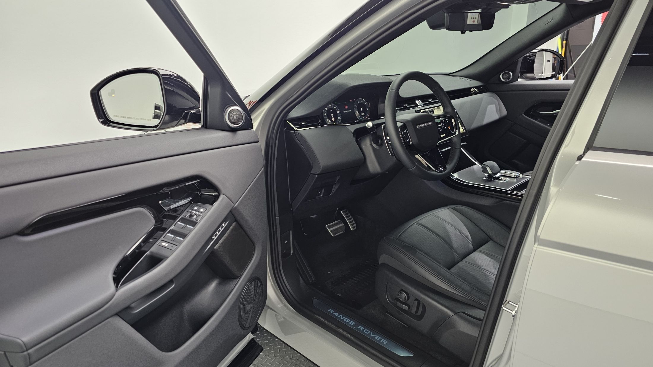 LAND ROVER RANGE ROVER EVOQUE 2025