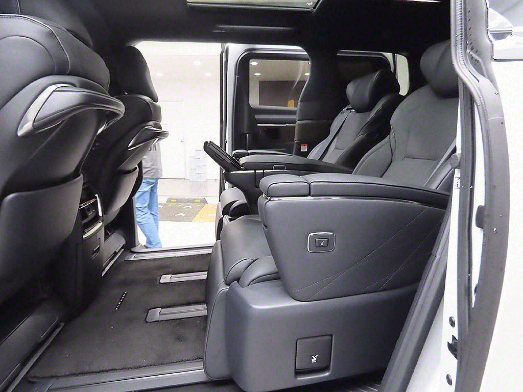 TOYOTA ALPHARD 2024