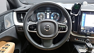 VOLVO XC60 2019