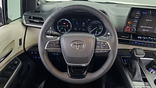 TOYOTA SIENNA  4 GENERATION 2.5 Hybrid 2WD 2022