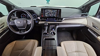 TOYOTA SIENNA  4 GENERATION 2.5 Hybrid 2WD 2022