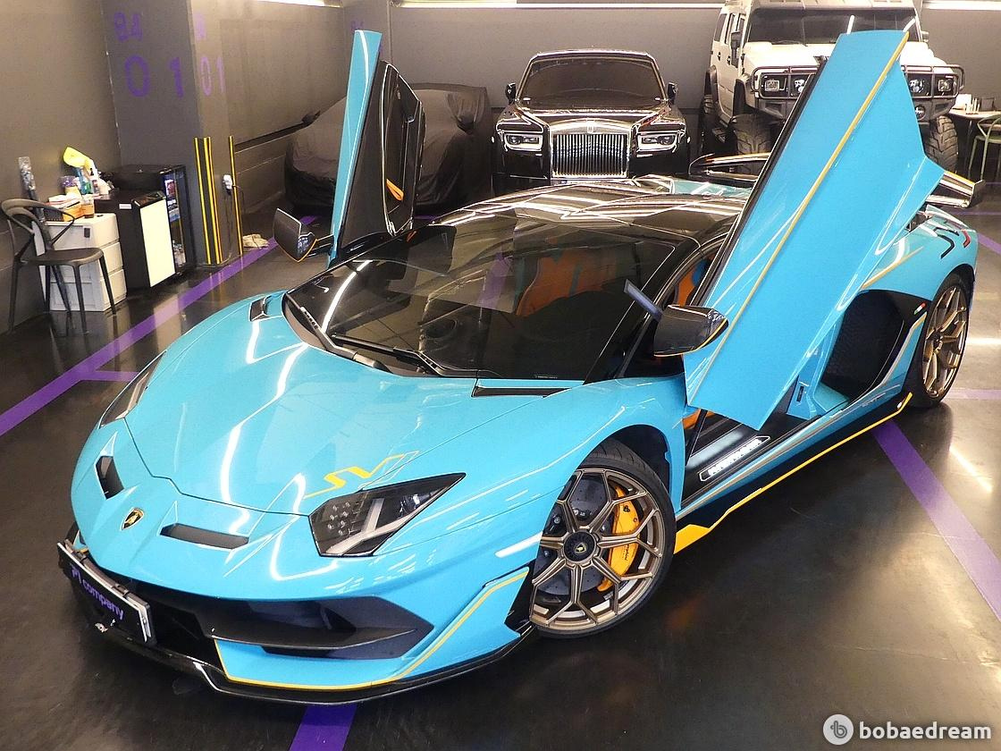 LAMBORGHINI AVENTADOR 2020