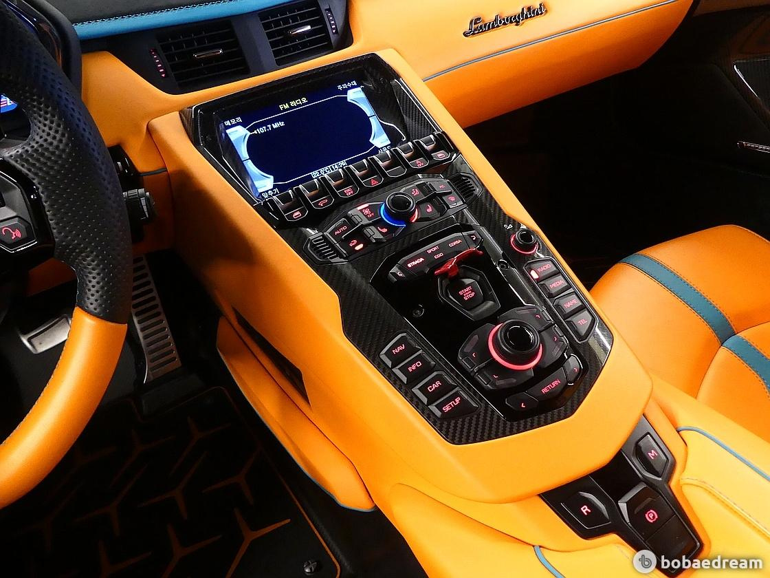 LAMBORGHINI AVENTADOR 2020