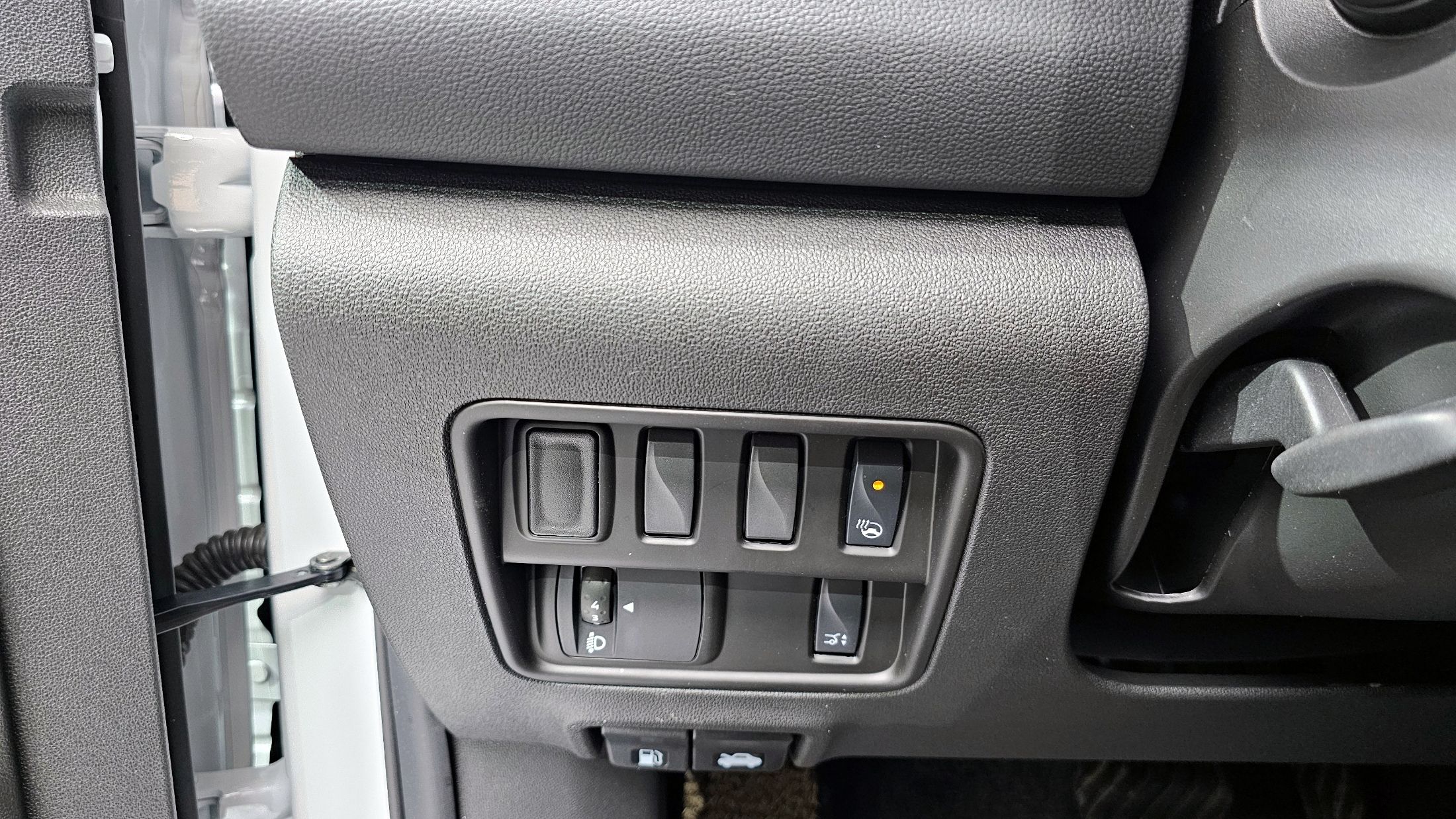 SAMSUNG QM6 2024