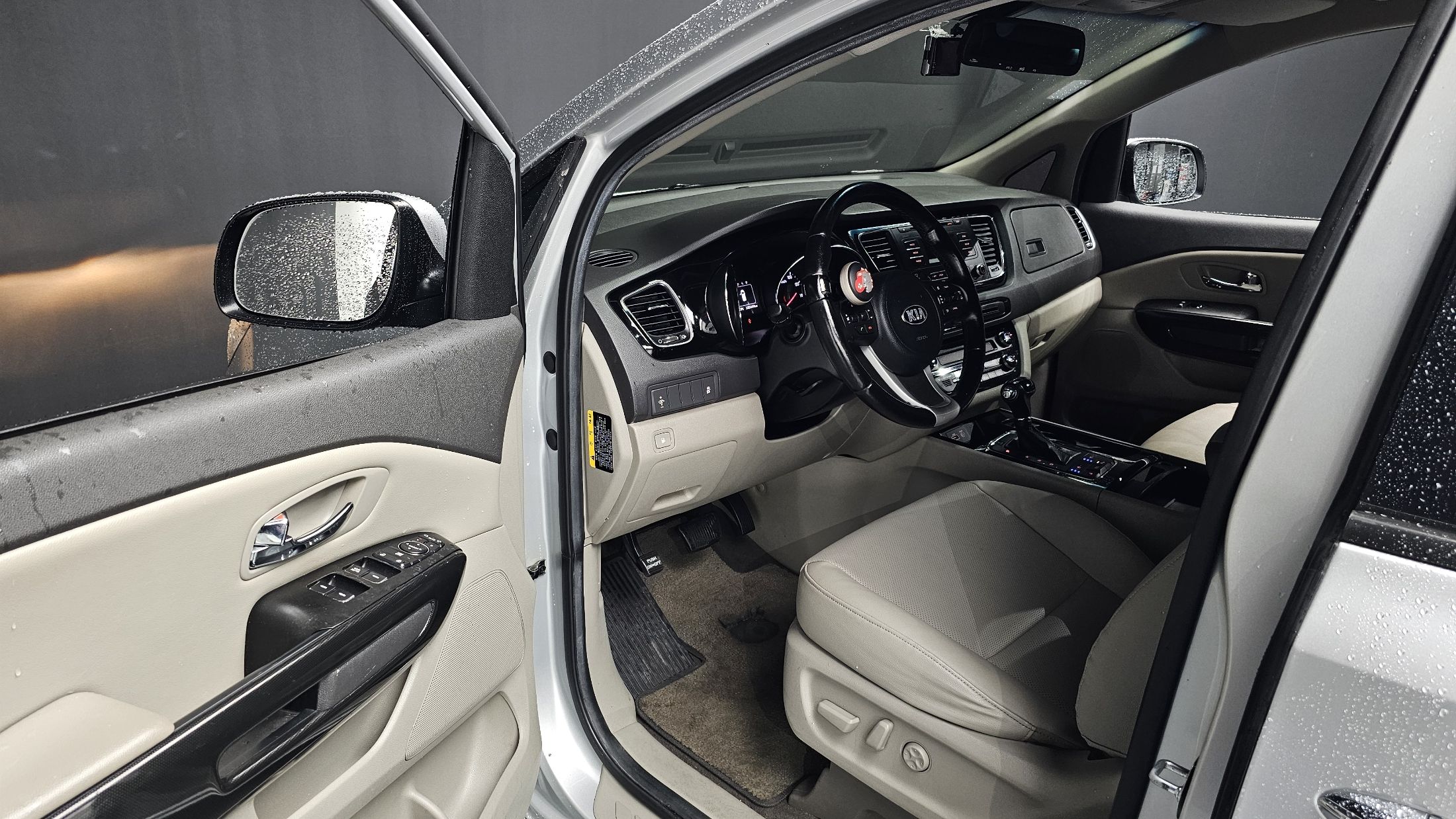 KIA CARNIVAL 2015