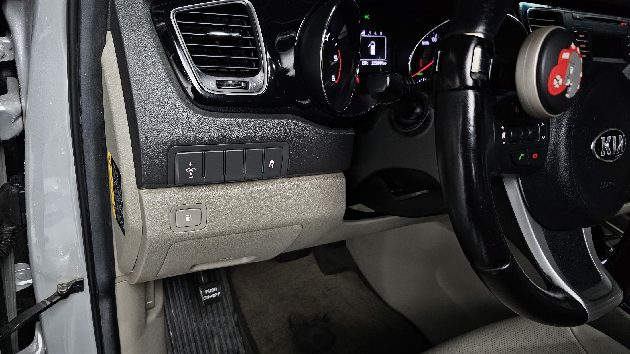 KIA CARNIVAL 2015