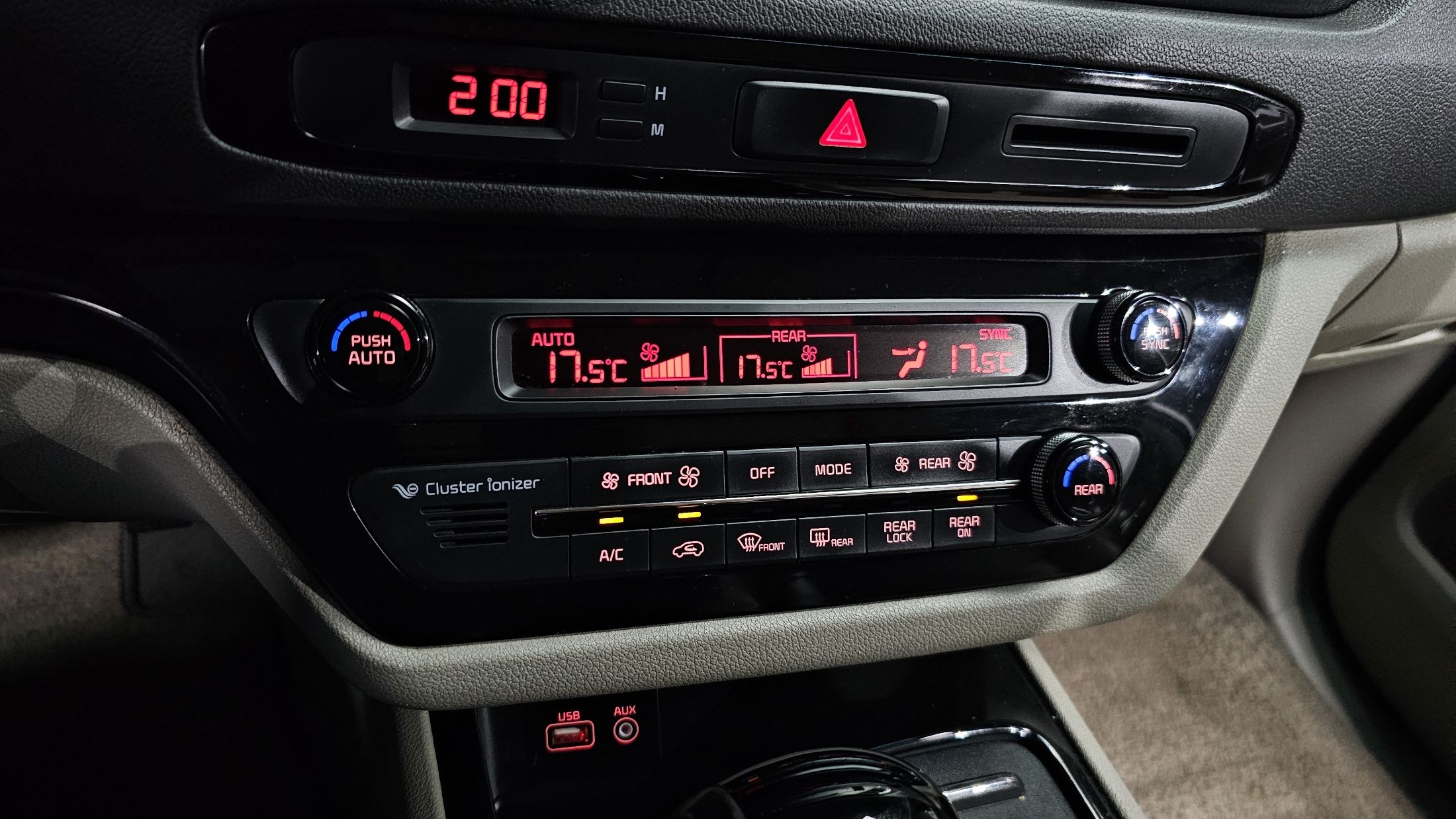 KIA CARNIVAL 2015