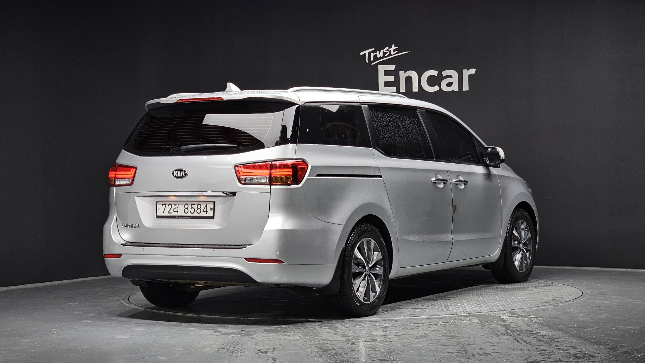 KIA CARNIVAL 2015