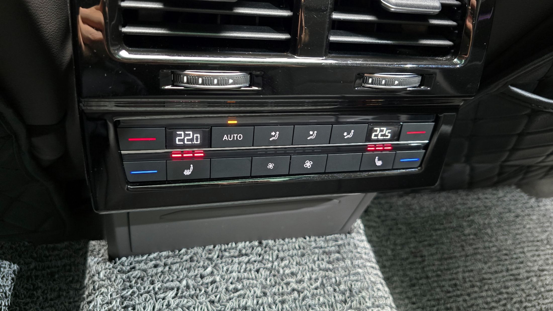 VOLKSWAGEN TOUAREG 2023