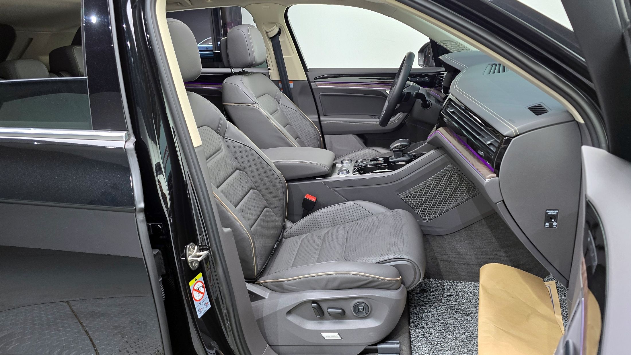 VOLKSWAGEN TOUAREG 2023