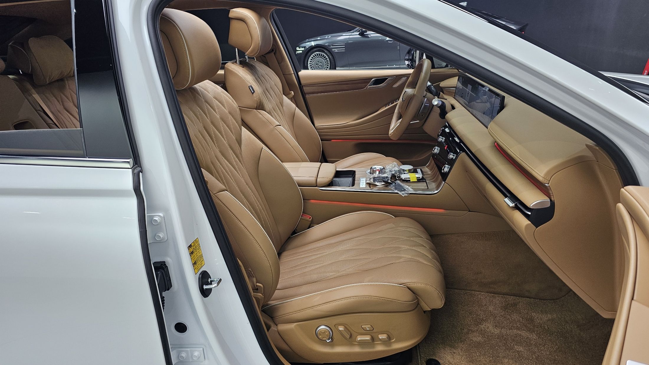 GENESIS G80 RG3 2025